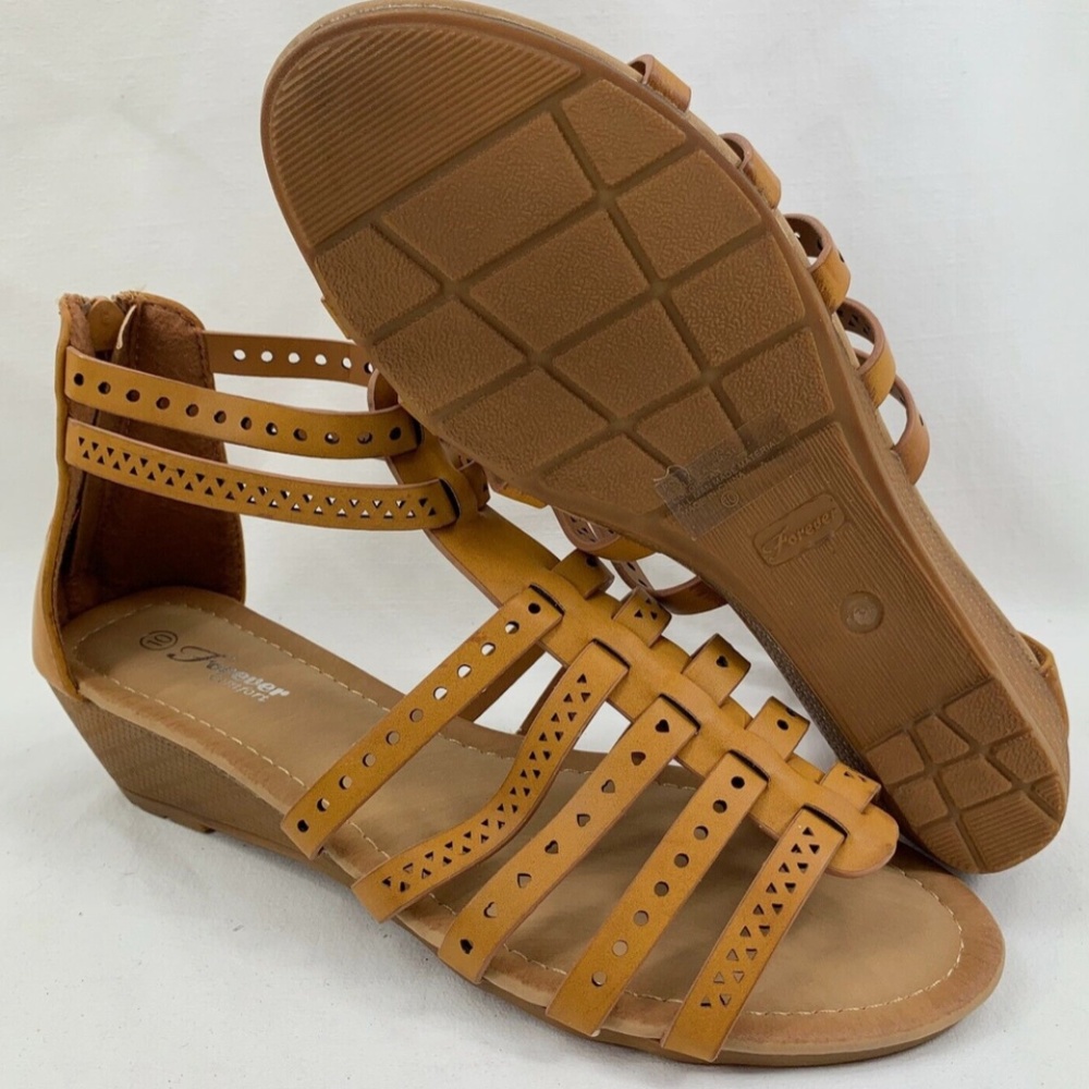 Womens Forever Laser Cut Gladiator Style Wedge in Tan size 8 NIB - Picture 3 of 3